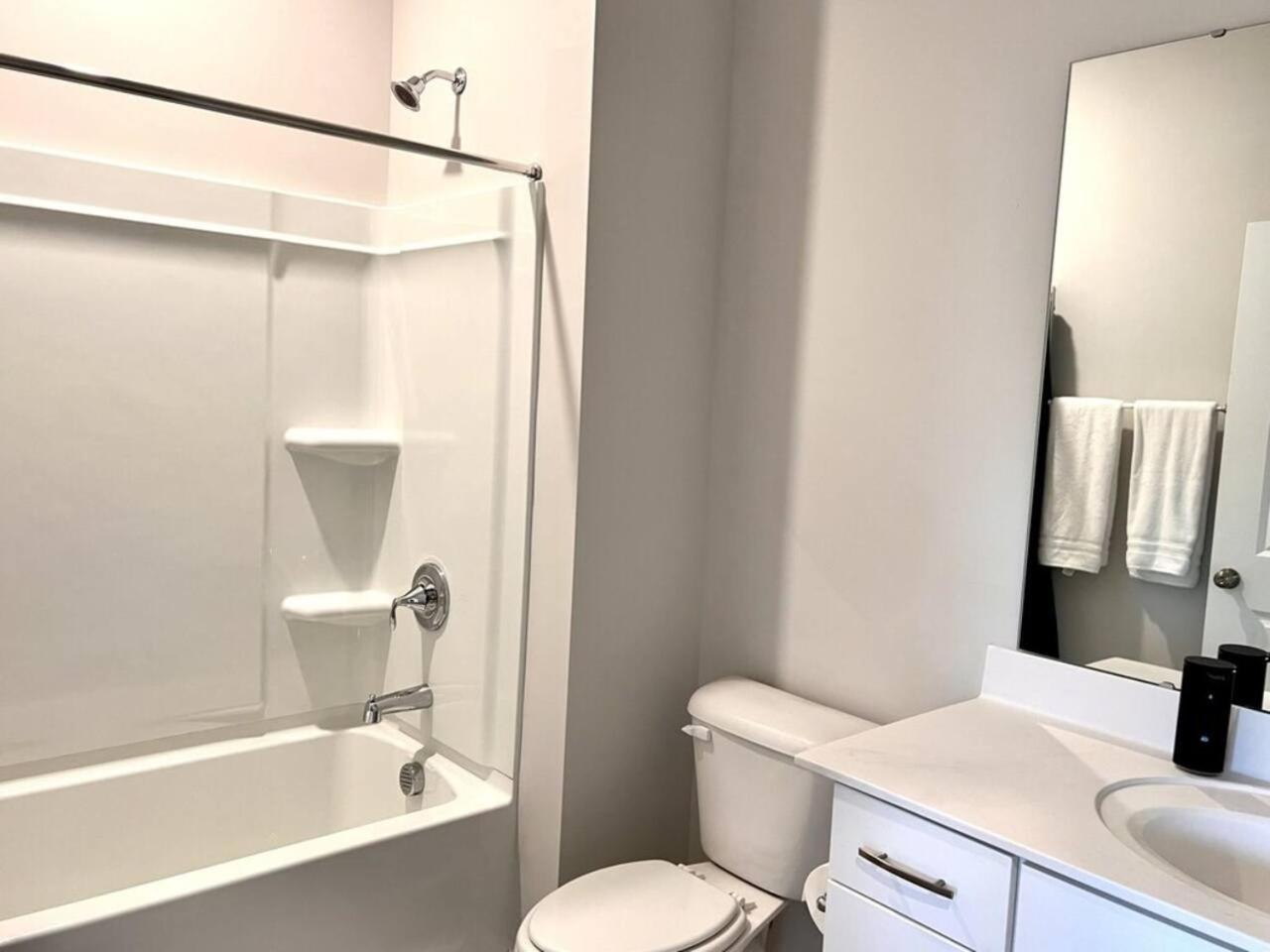 The Villas Buckingham 10 Mins To Rdu Airport Duke Downtown Дърам Екстериор снимка